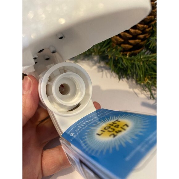 Bath & Body Works New Hand Painted “Snowman” Light Up Nightlight Wallflower Plug - Picture 9 of 9